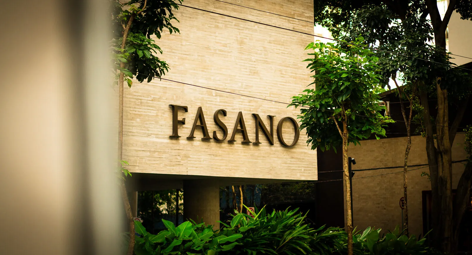 Entrada do Fasano em São Paulo, captação em solo da Bocato Films